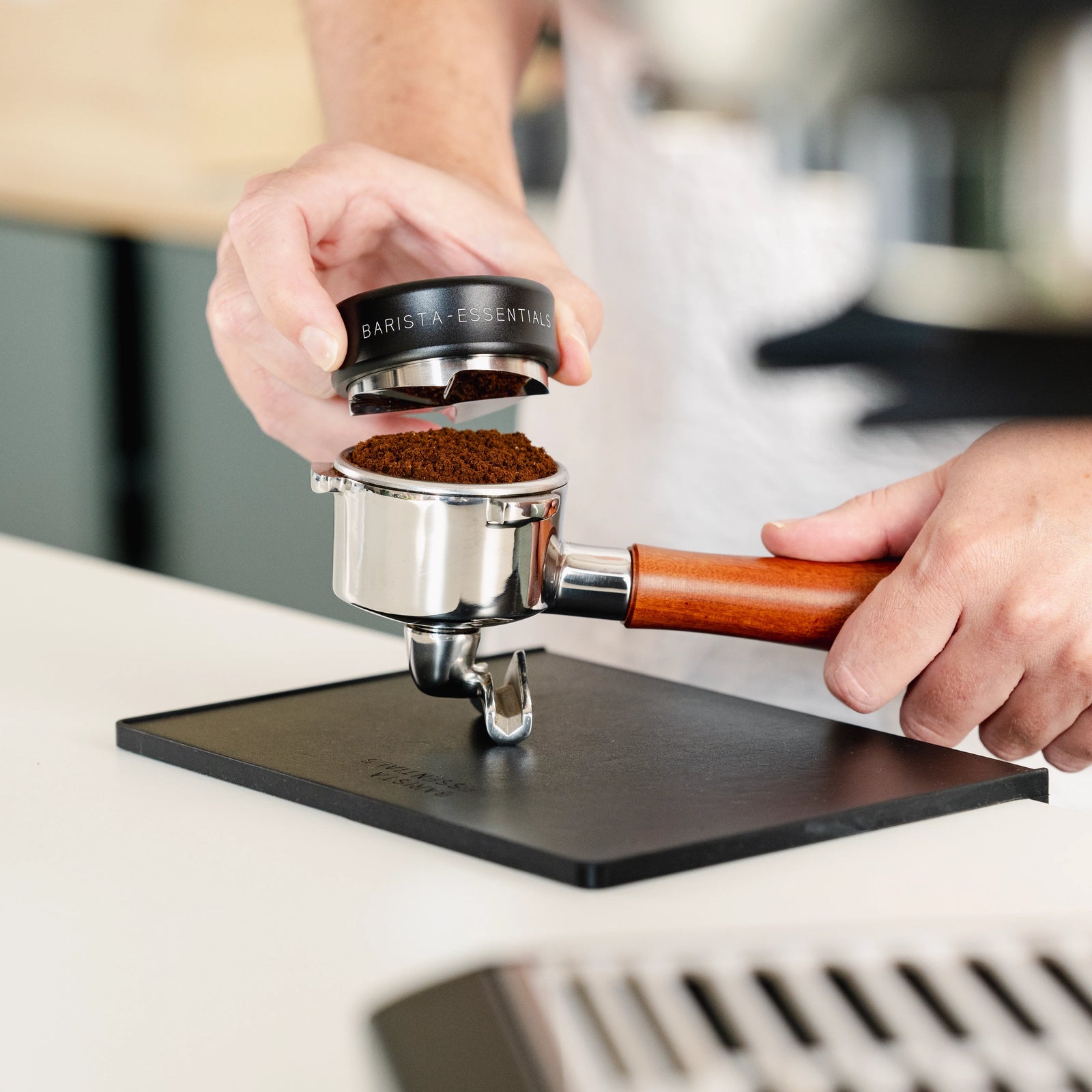 Coffee distributor, leveler, distribution tool, stainless steel, black, tamper, distributor, distributor, front view