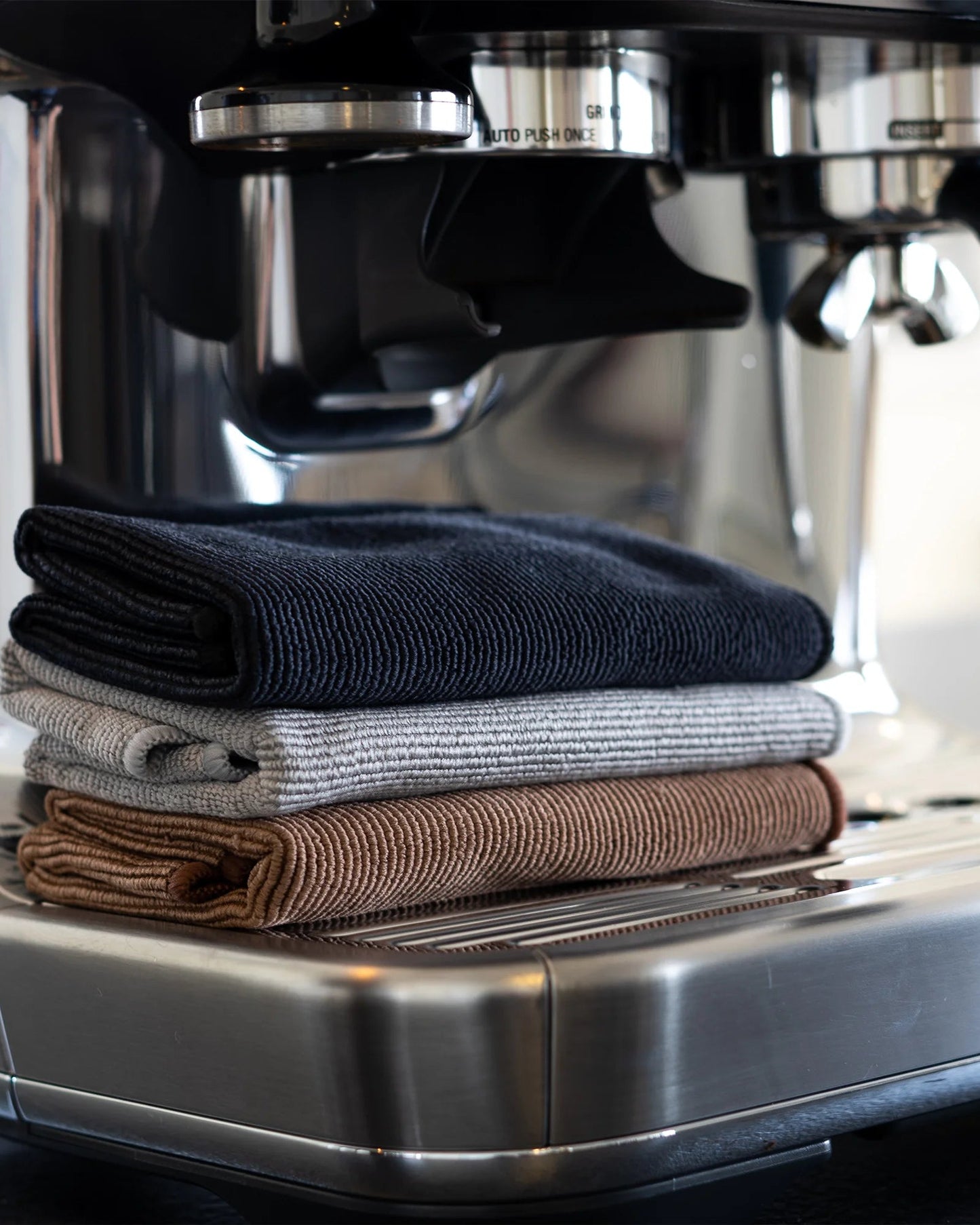 Het zwarte barista doekje gebruik je allround rondom en op je machine