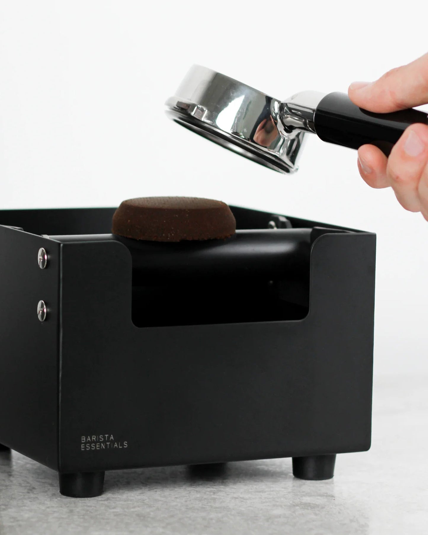 Knock box for knocking out your portafilter with sound-absorbing bar