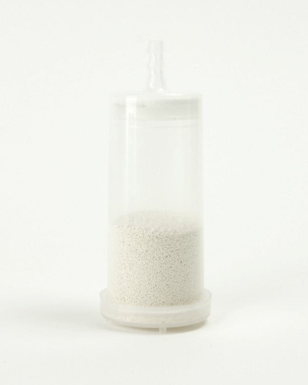 Easy-to-install water filter for coffee machines without a water tank